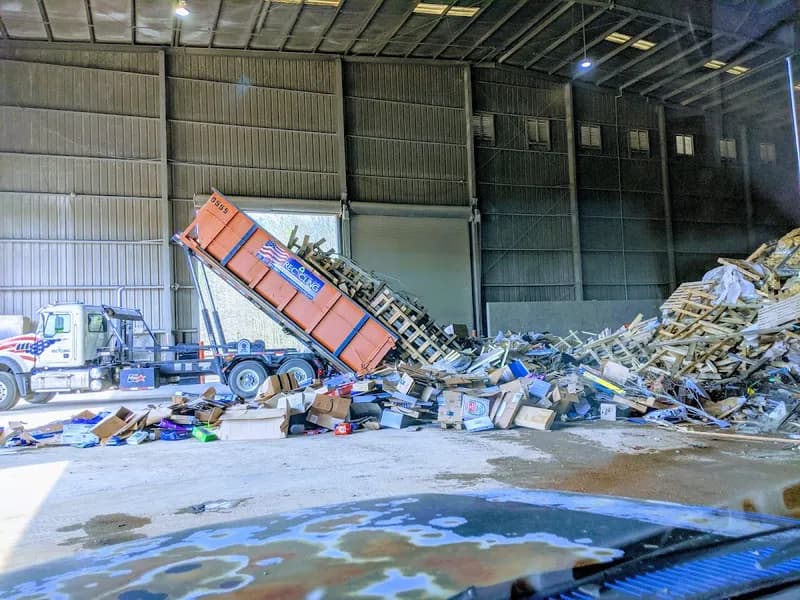 van der Linde Recycling & Container Rentals photo 3